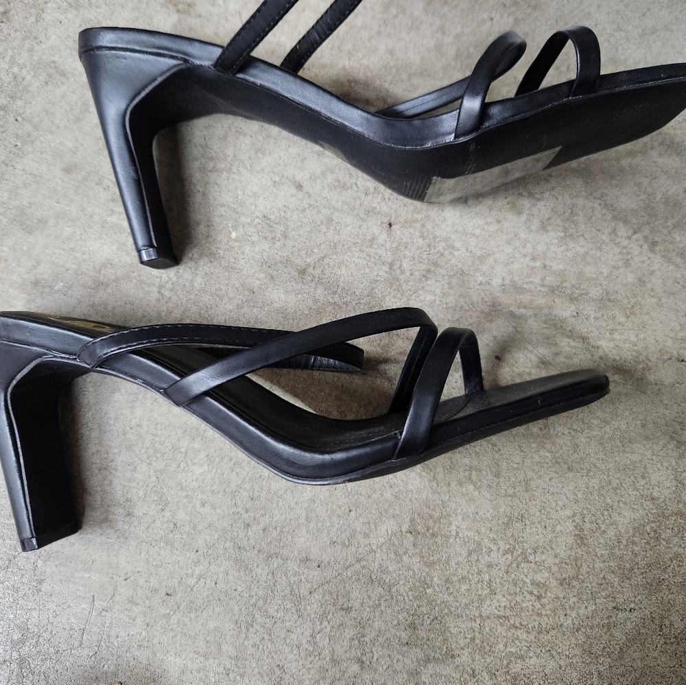 Sandals - Picture 1 of 3